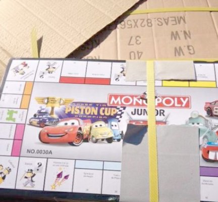 Containere sosite din China, cu bunuri contrafăcute, descoperite de vameşi